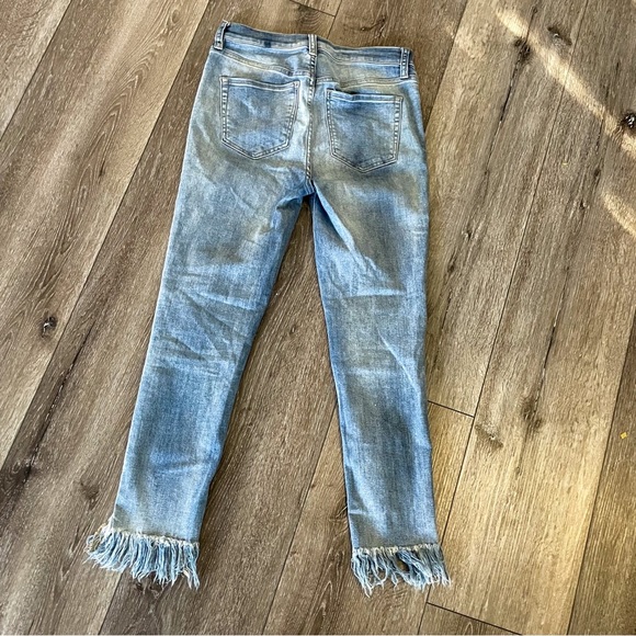 Free People Great Heights Frayed Hem Distressed Jeans Size 28 Medium wash - Picture 6 of 9